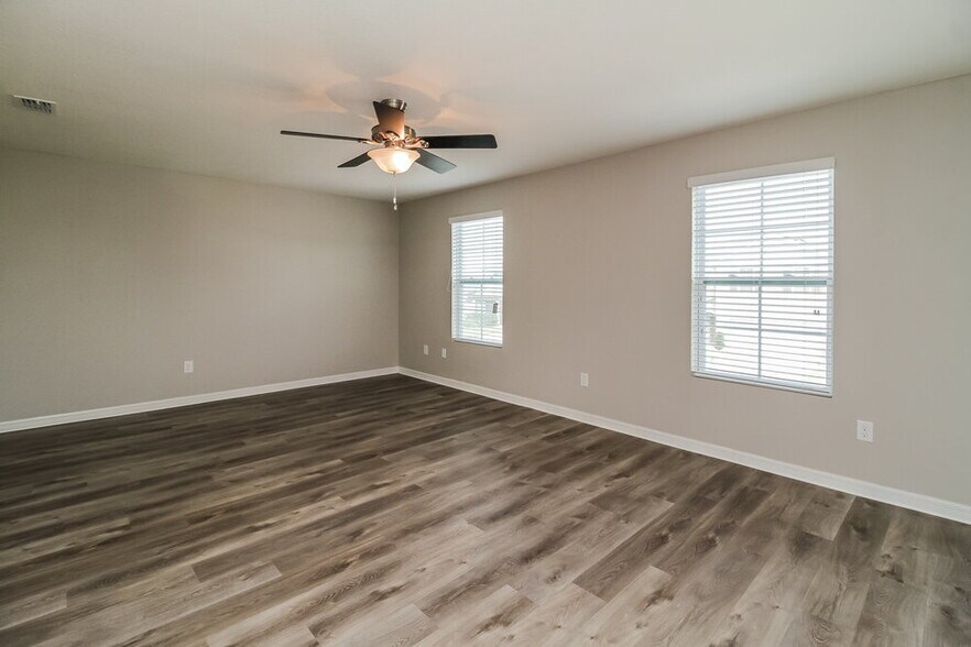 Building Photo - 3459 Landing Vw