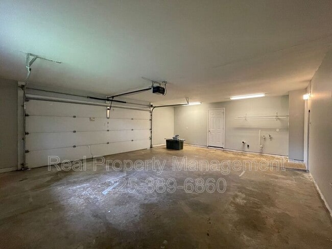 Building Photo - 15482 Patricia Dale Dr