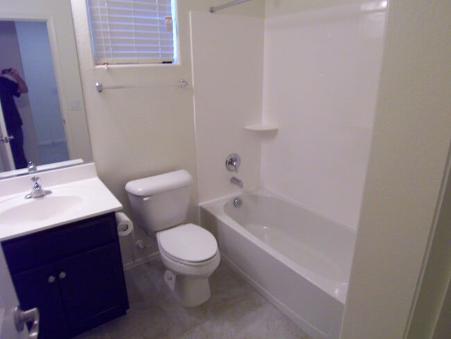 Building Photo - Gilbe Single Story 4 Bedroom