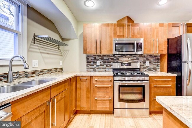 Primary Photo - 737 Morton St NW