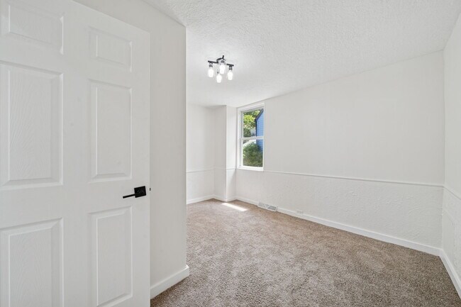 Building Photo - 5616 3rd St