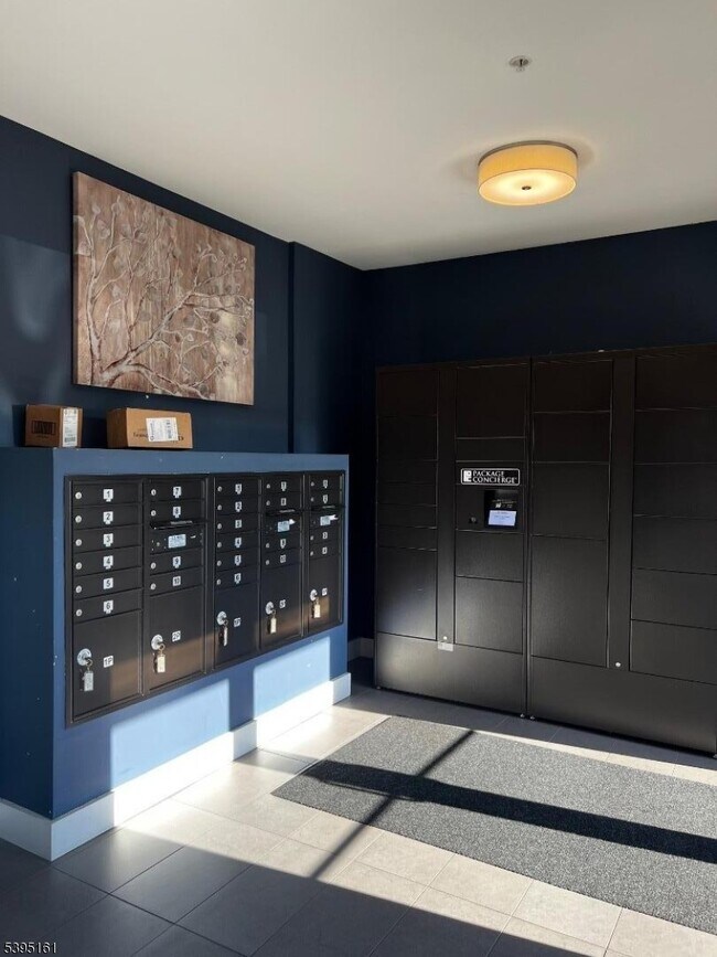 Building Photo - 22 Center St