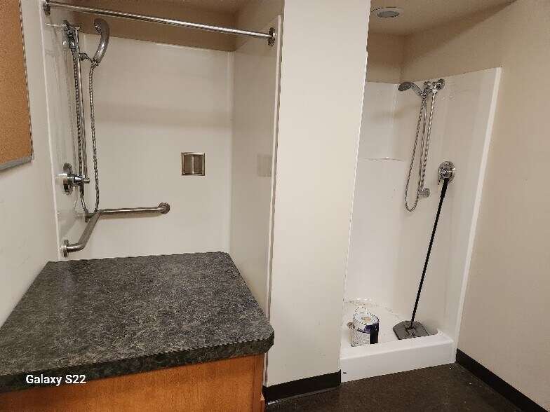 Building Photo - 390 Crystal Run Rd