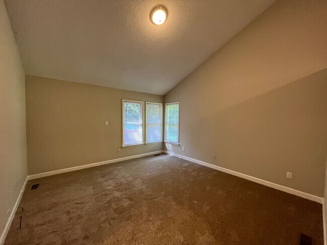 Building Photo - Charming 3-Bedroom Ranch