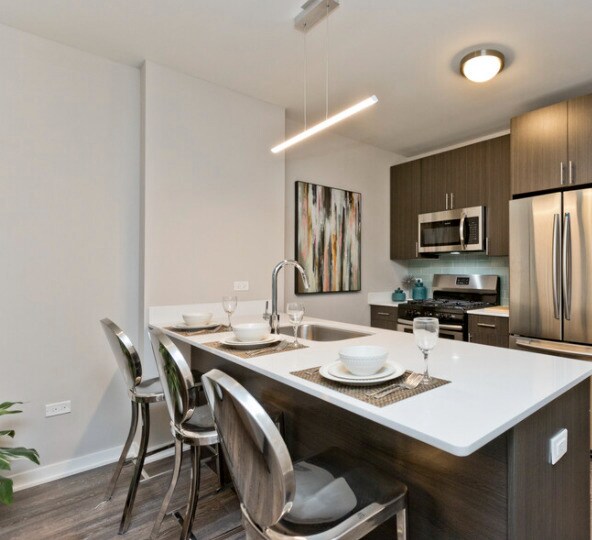 Building Photo - 301 W North Ave