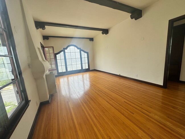 Building Photo - TC494