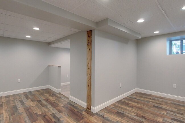 Building Photo - 10-12 Broadway St