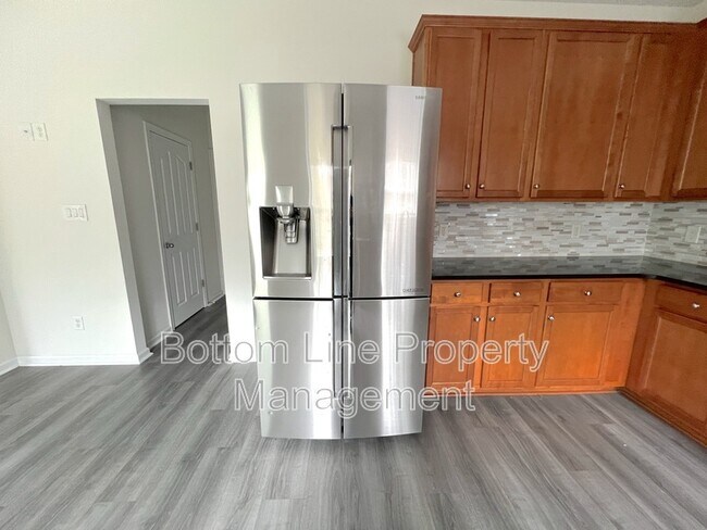 Building Photo - 702 Perth Dr