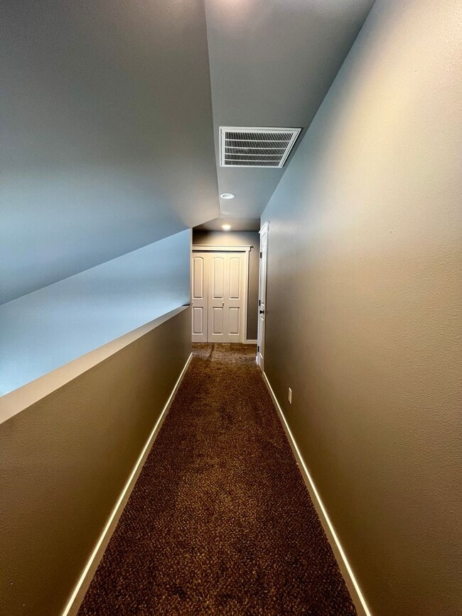 Building Photo - 7433 Saddlebrook Lp
