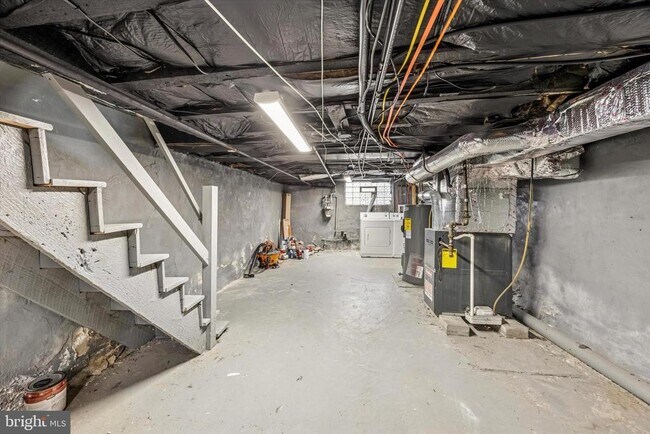 Building Photo - 2336 Pierce St