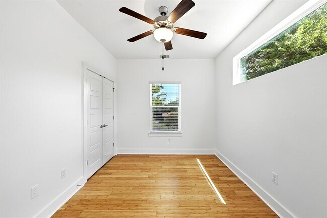 Building Photo - 6213 Felix Ave