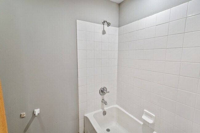 Building Photo - 678 Zachary Dr
