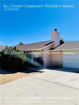 Building Photo - Single Family Home in Yucca Valley!