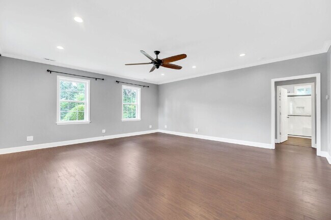 Building Photo - Spacious Rental with Modern Kitchen, Large...