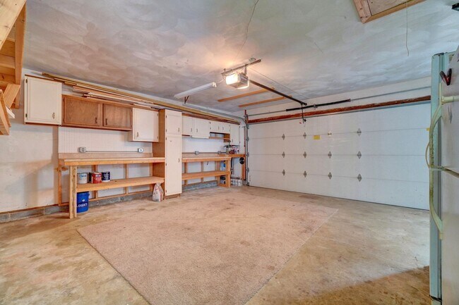 Building Photo - Fabulous 4-Bedroom Great Neck Home Ready 0...