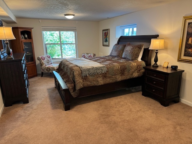 Large Master Bedroom with Queen Bed - 9679 W George Ln