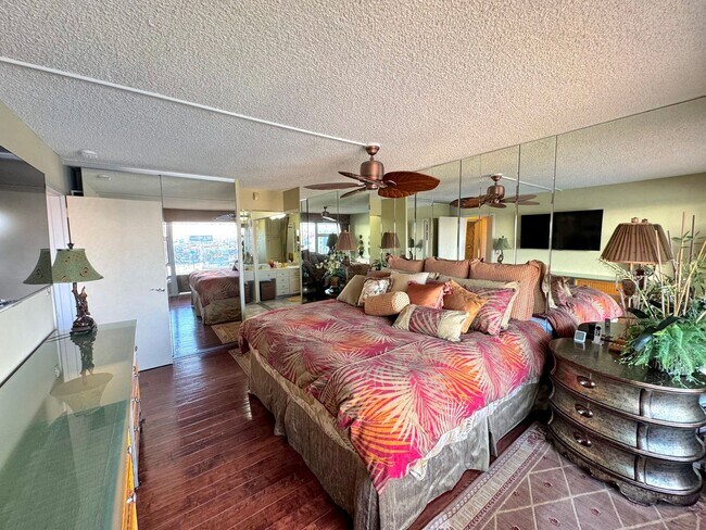 Building Photo - Waterfront Living in Naples - Furnished 2BD/2BA with Bay Views