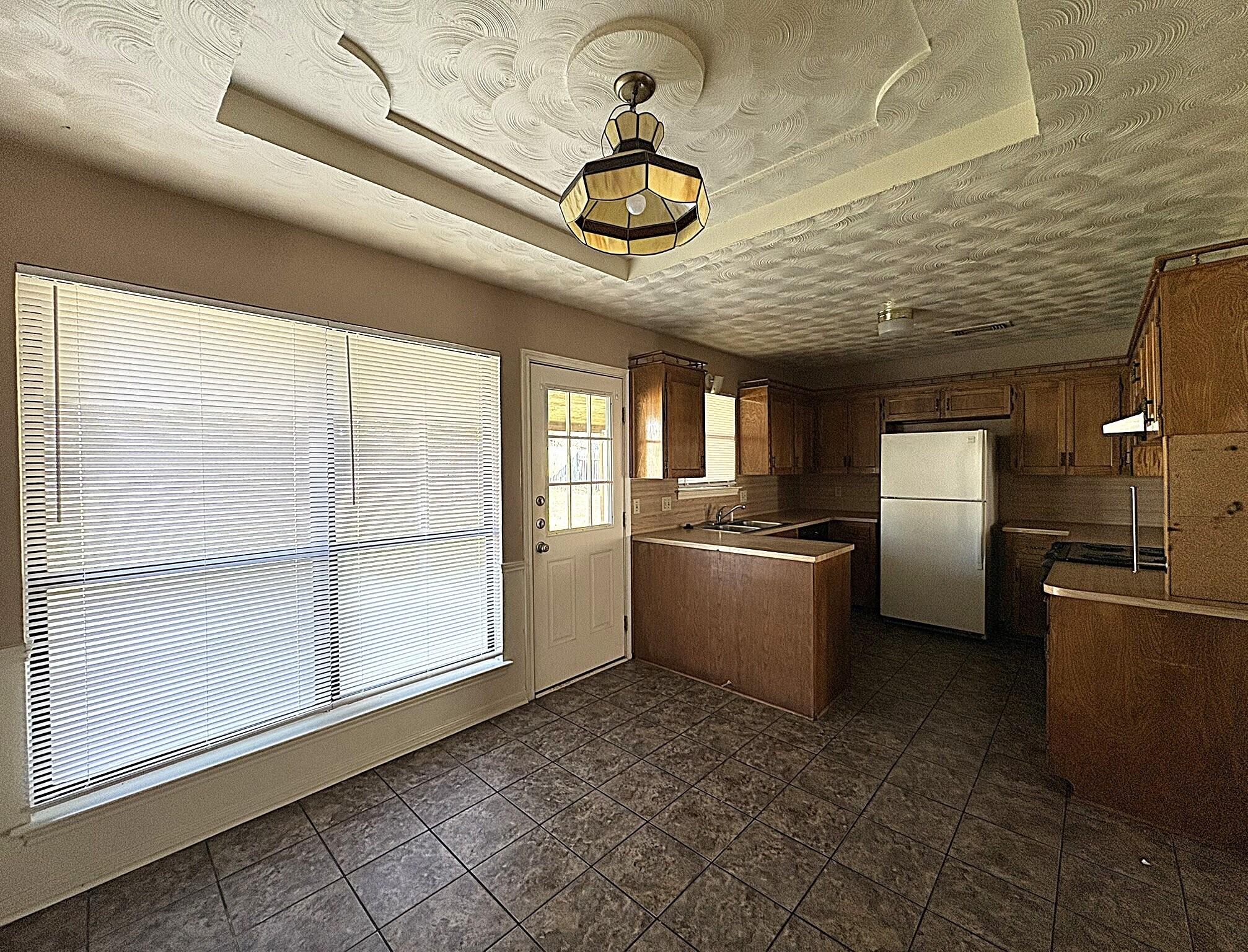 Building Photo - 2325 Tiffany Dr