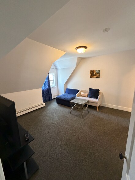 Building Photo - 52 Cedar St