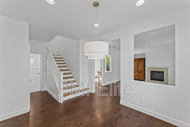 Building Photo - 24619 Montevista Cir