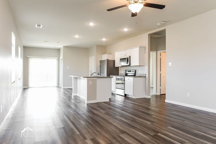 Building Photo - 6116 Harrah Ln