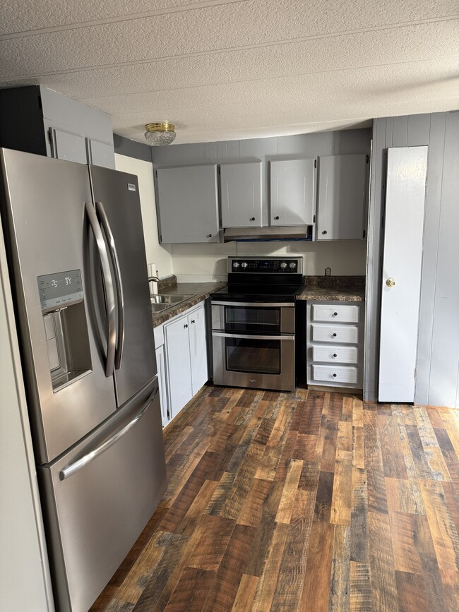 Building Photo - 225 Daniel St