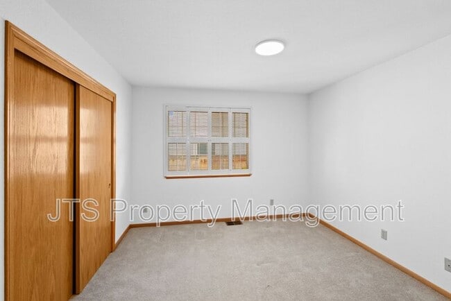 Building Photo - 7723 River Landing Dr