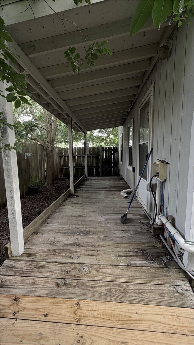 Building Photo - 1118 Hunter Dr