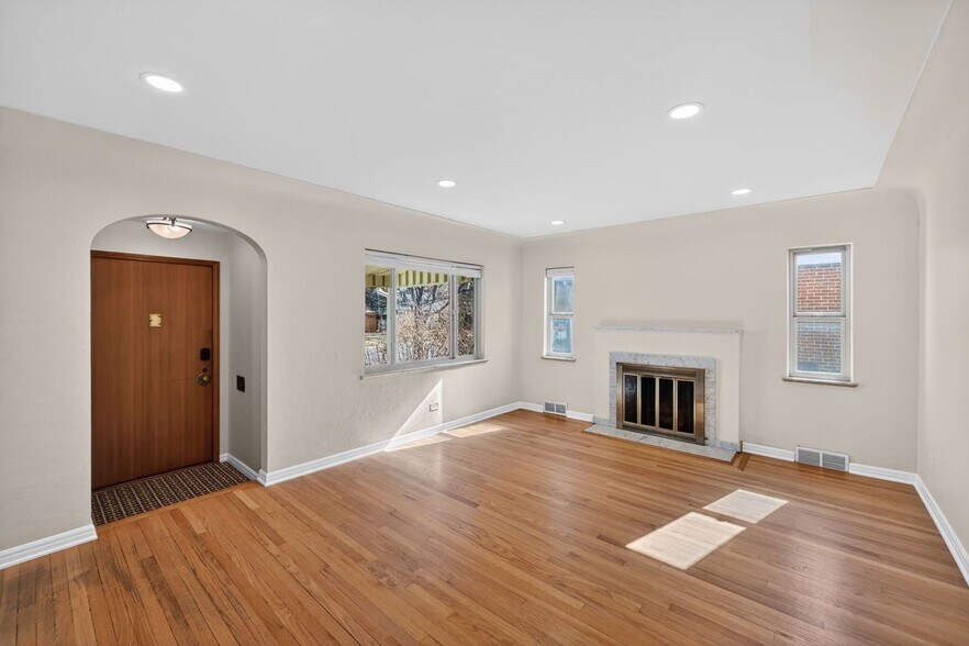 Building Photo - 665 Krameria St