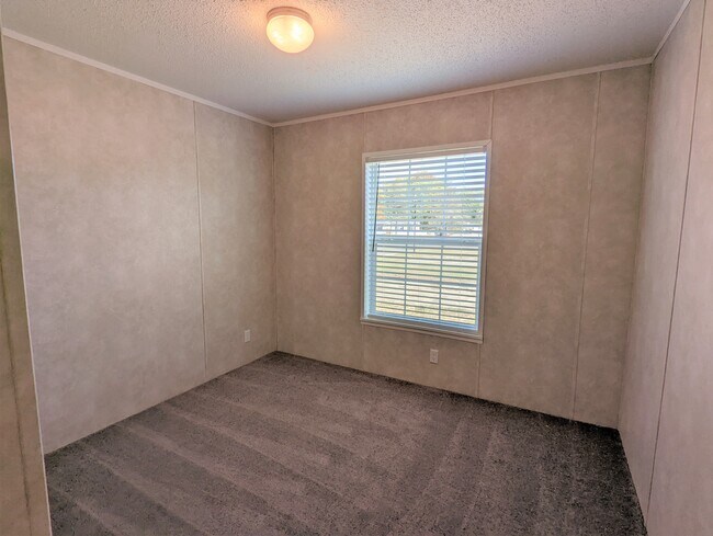 Building Photo - 483 Montana