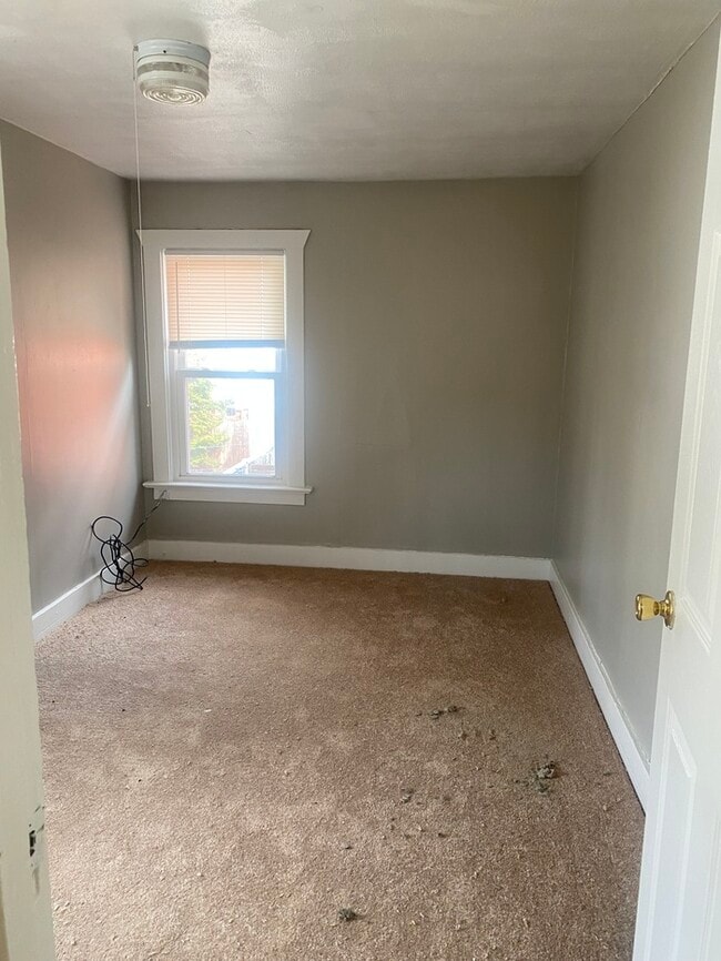 Building Photo - Move In Ready 3 Bedroom Home in a Central Location