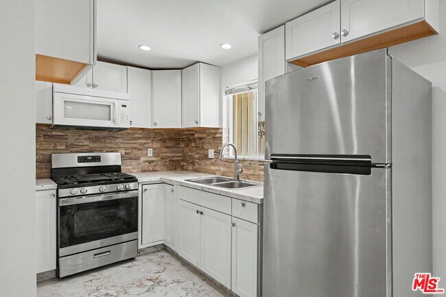 Building Photo - 2153 Glendon Ave