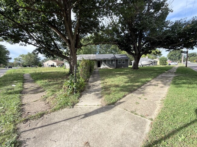 Building Photo - 137 Lemmon Ave