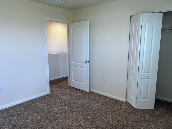 Building Photo - 517 Jarama Cir