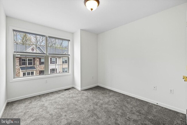 Building Photo - 22 Shady Tree Ct