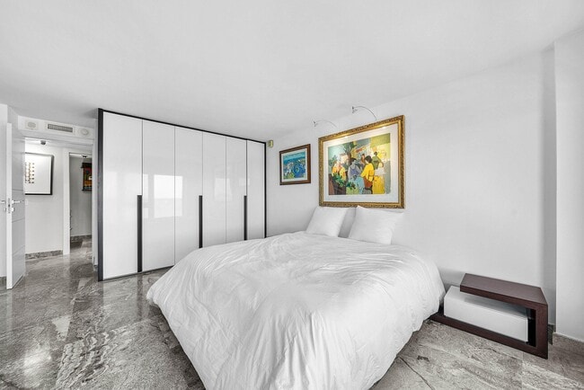 Building Photo - 2066 N Ocean Blvd