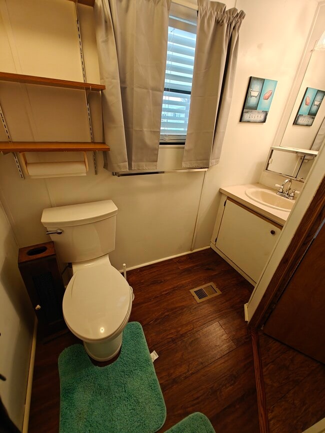 Building Photo - 1002 51st Avenue Plaza W