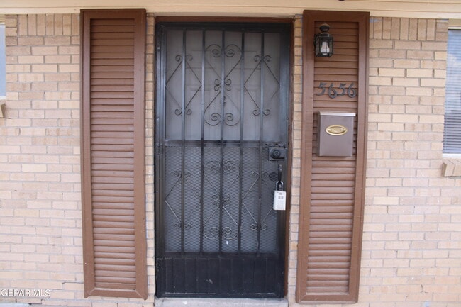 Building Photo - 5656 Sun Valley Dr