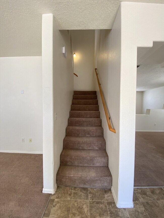 Building Photo - 2 STORY SW STYLE HOME W/LOFT
