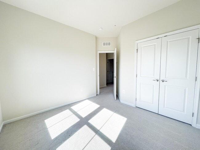 Building Photo - 10132 Dorsey Ln