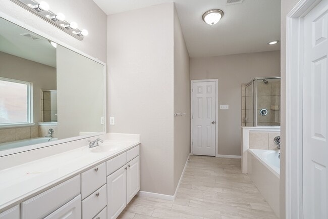 Building Photo - 14815 Hillside Woods Ct