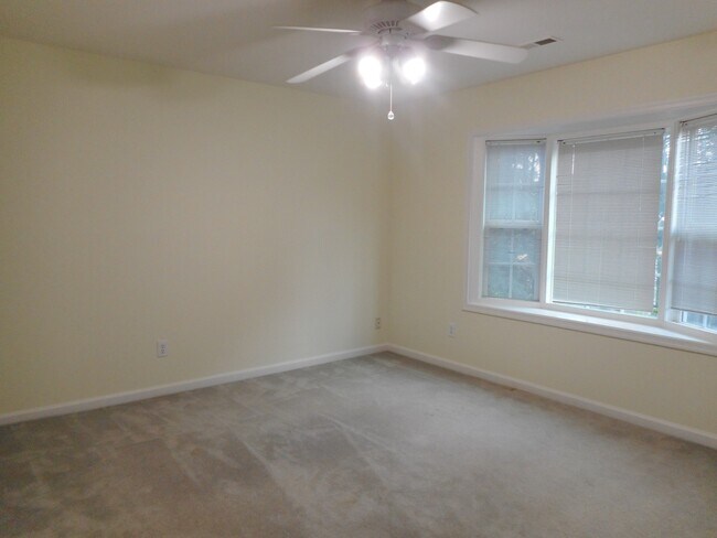 Building Photo - Beautiful Home in Northwest Greensboro