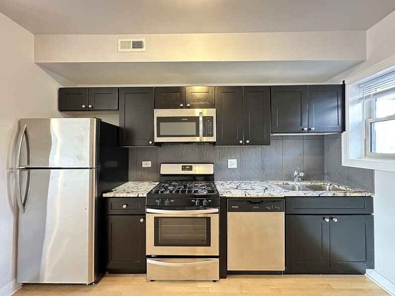Building Photo - 2402 W Bryn Mawr Ave