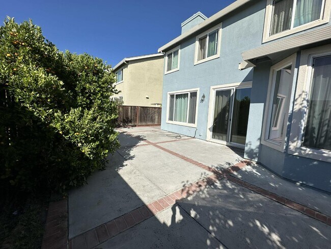 Building Photo - 2065 Mckenzie Pl