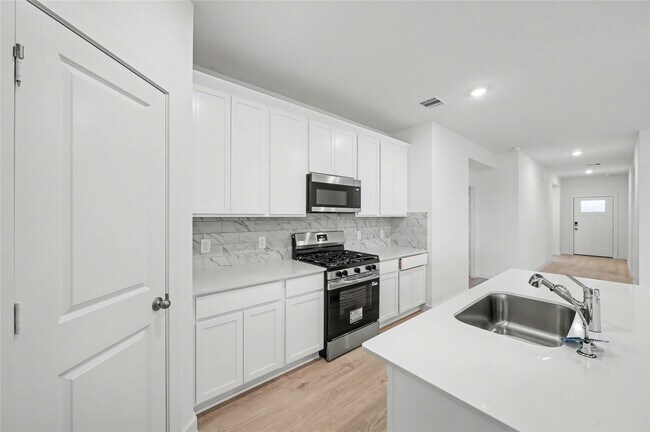 Building Photo - 3930 Langridge Dr