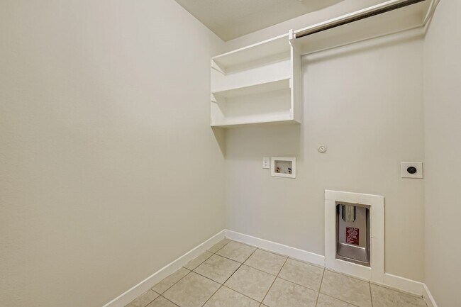 Building Photo - 6132 True Vine Rd