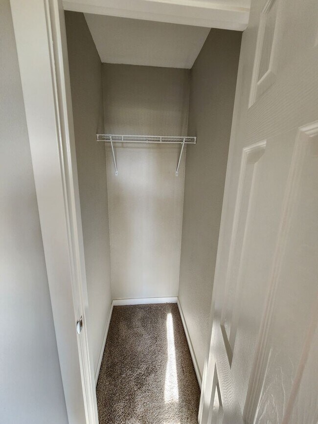 Building Photo - Spacious 4-Bedroom, 2.5-Bathroom Home AVAI...