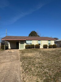 Building Photo - South Bossier City's Southern Gardens near...