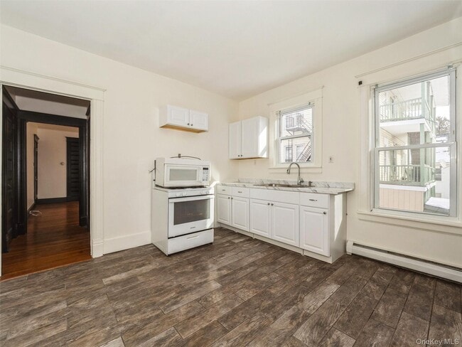 Building Photo - 236 Mansion St