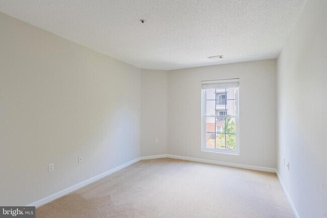 Building Photo - 245 S Pickett St